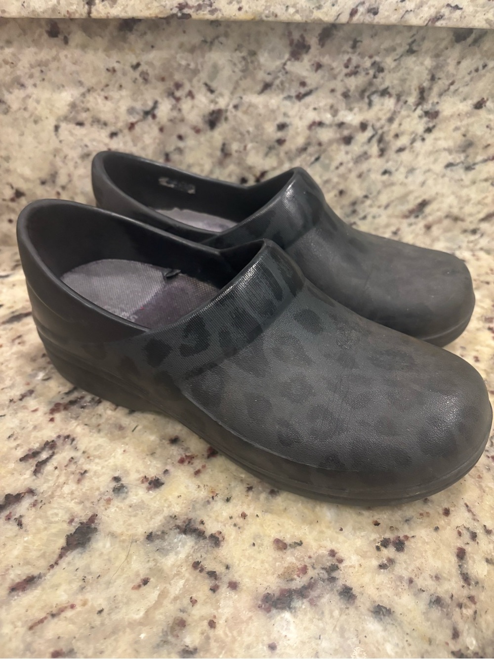 Crocs Neria Pro II Work Clogs Womens 9 Black Leopard Slip Resistant Nursing Shoe